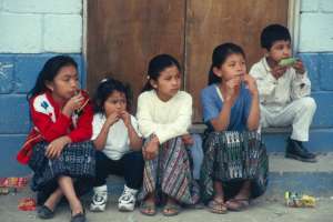 Children sitting (1189.63 Kb)