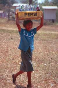 Girl carrying a crate on her head (1305.02 Kb)